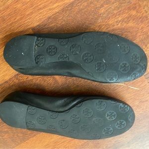 Black flats shoes, comfortable, good for travel.